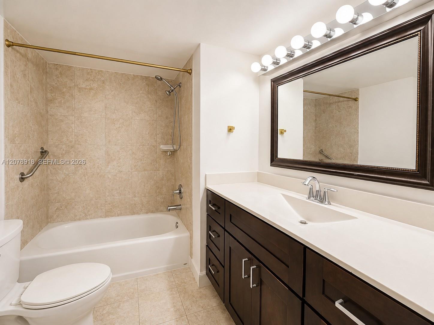 2780 NE 183rd St # 215 — Photo 4