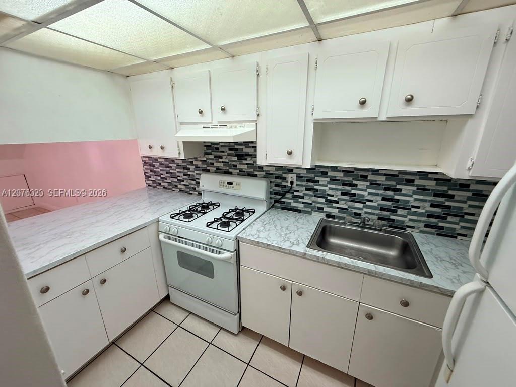 1300 W 47th Pl # 216A — Photo 2