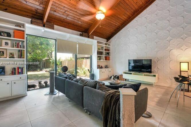 2869 W Trade Ave View 4