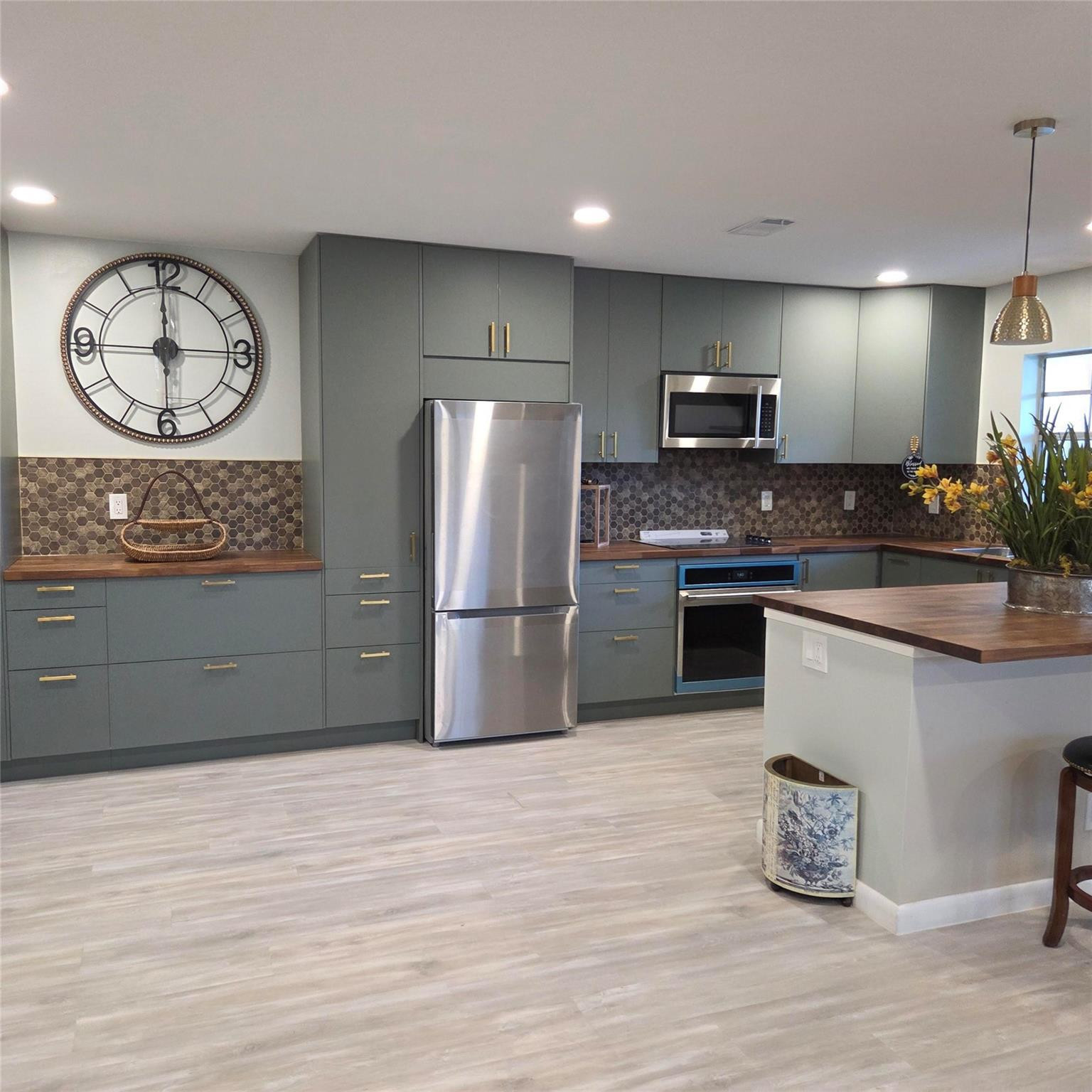 5385 LAKEFRONT Boulevard # A — Photo 5