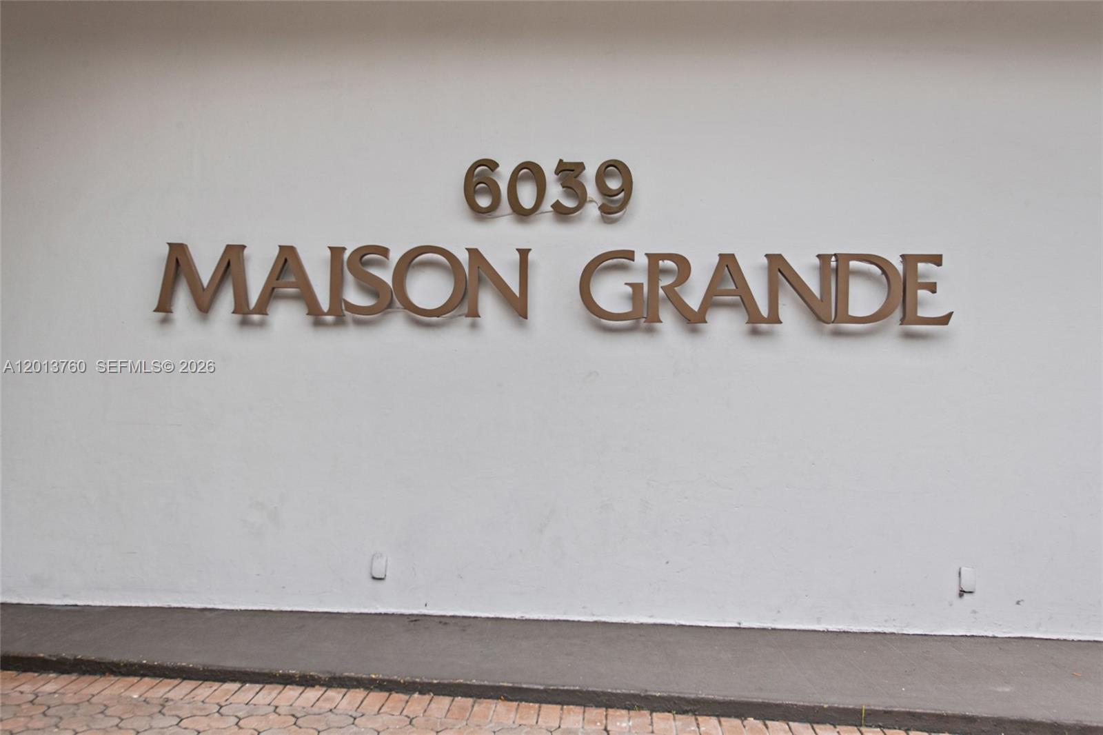 6039 Collins Ave # PH7 — Photo 4