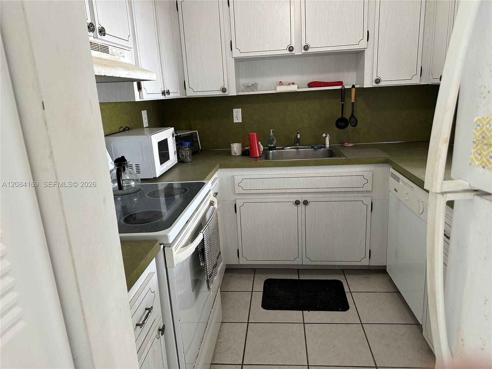 3665 NE 167th St # 307 — Photo 5
