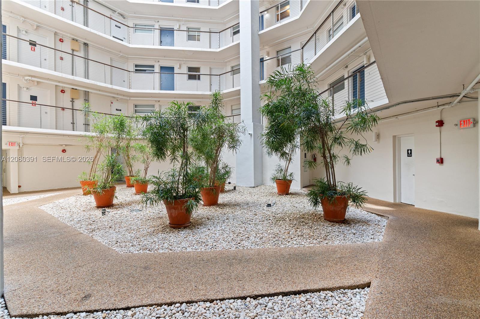 1881 Washington Ave # 4G — Photo 3