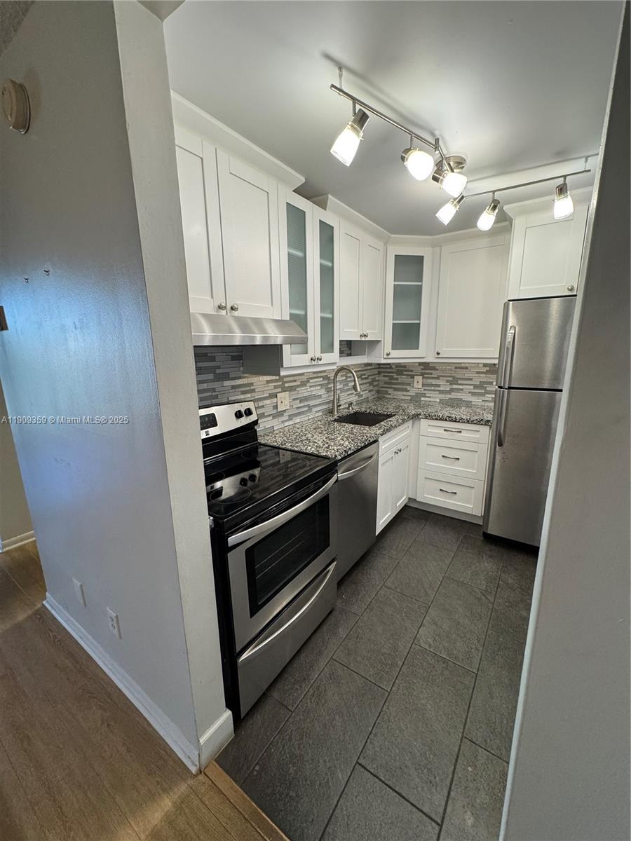 8411 NW 8th St # 203 — Photo 3