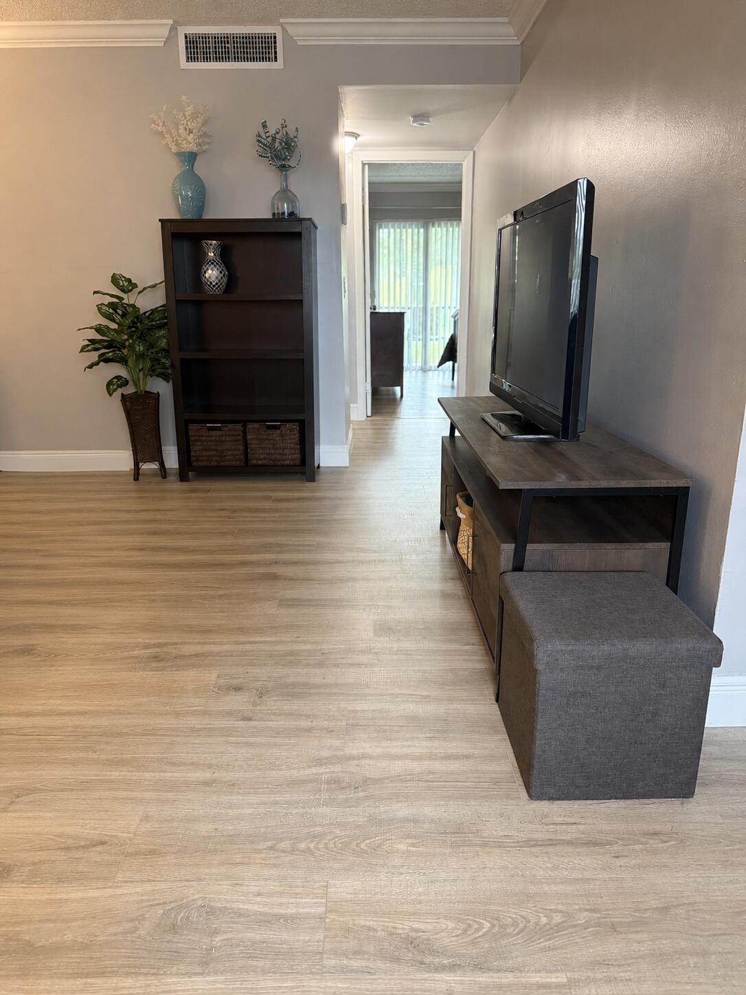 405 MEADOWS Circle # 405 — Photo 5