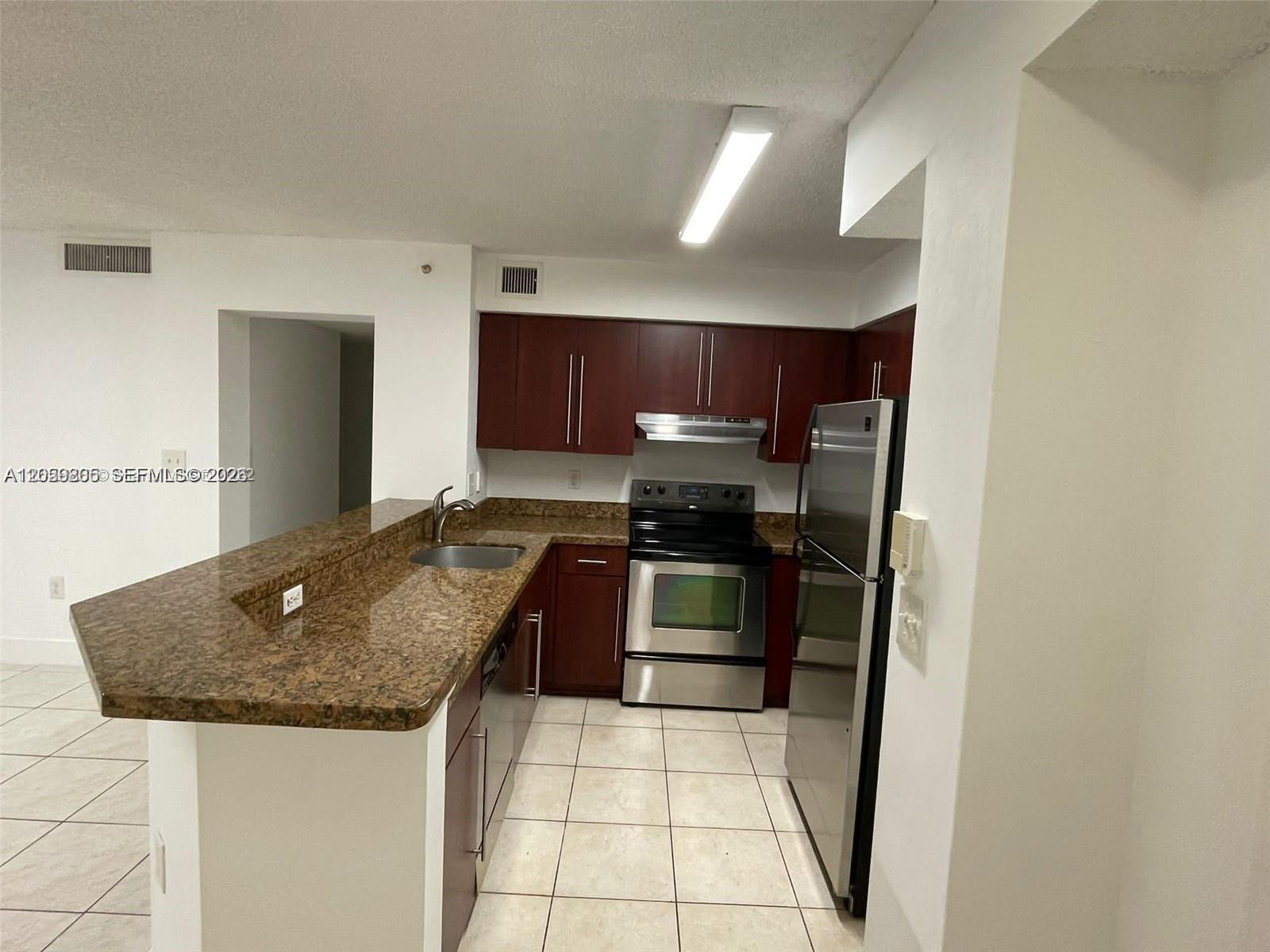 761 N Pine Island Rd # 104 — Photo 2