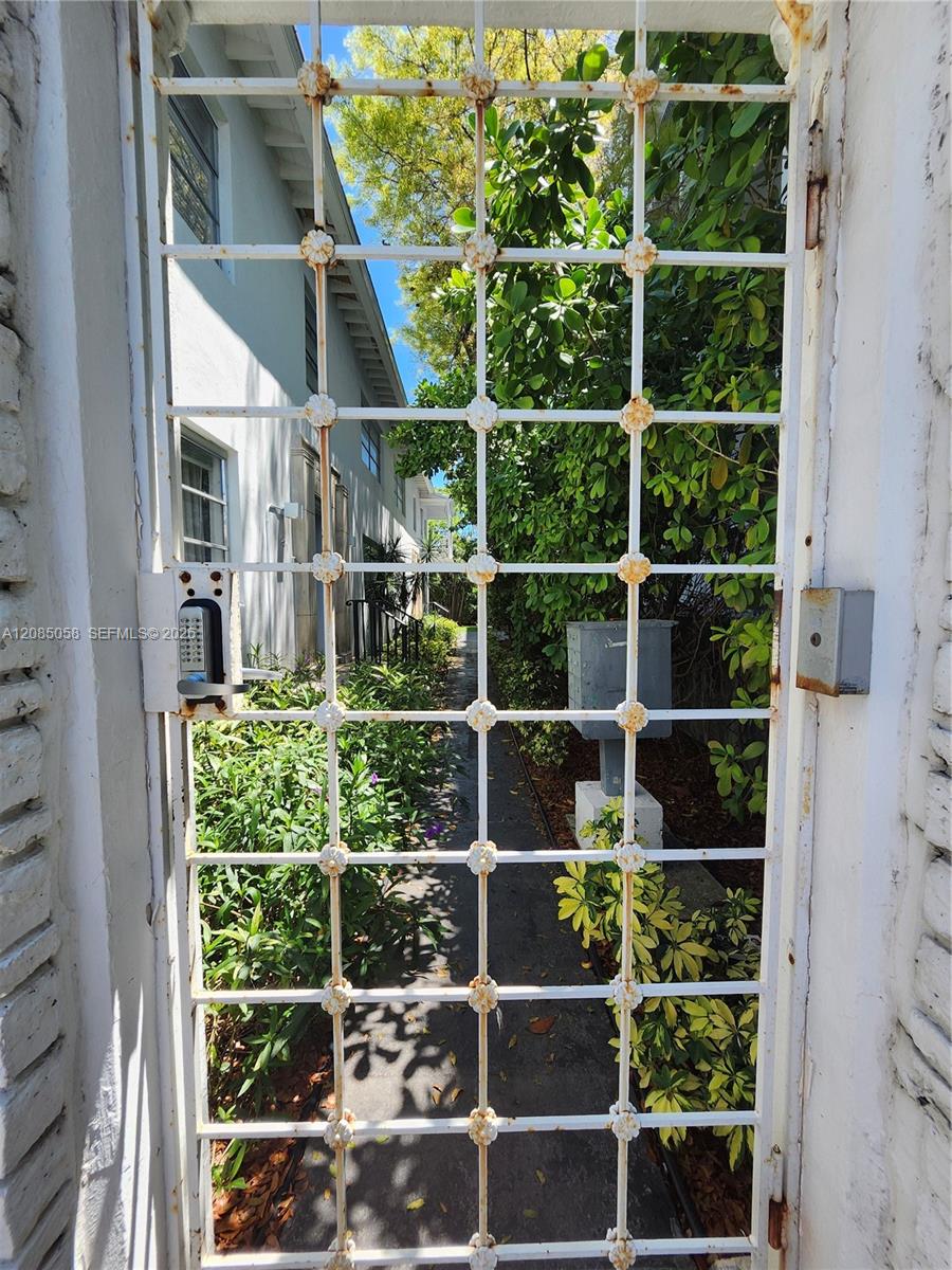 1557 Euclid Ave # 6 — Photo 2