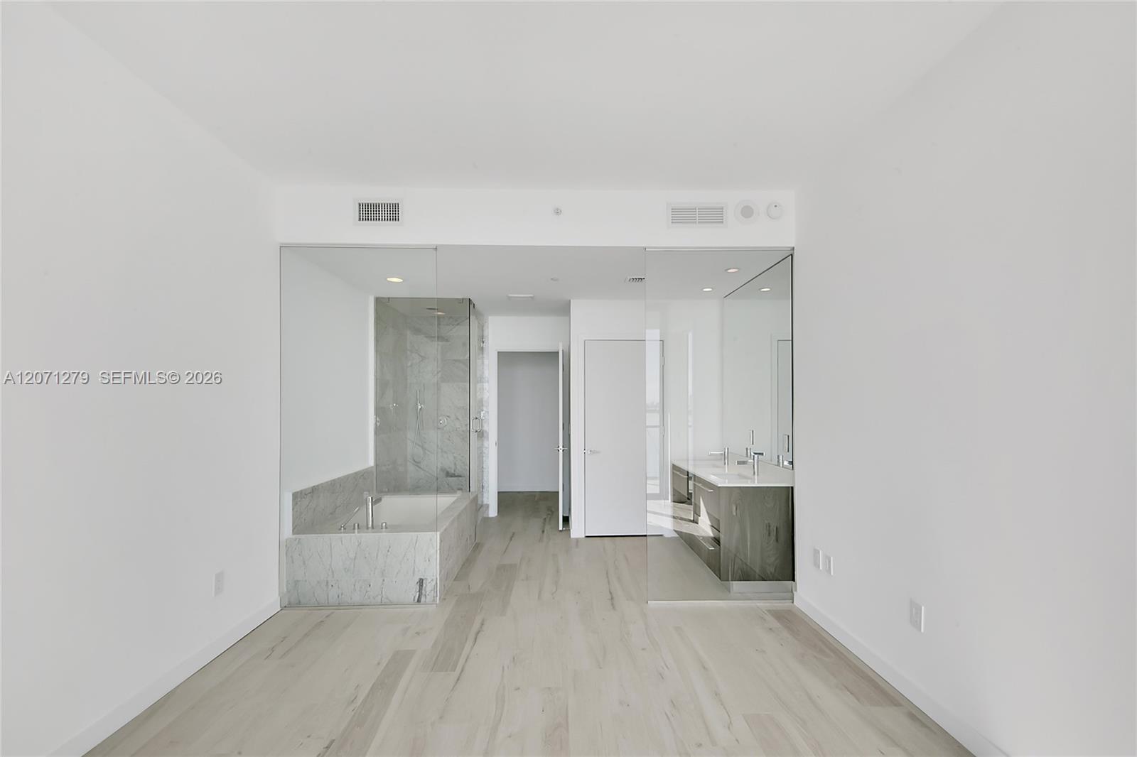 480 NE 31st St # 904 View 11