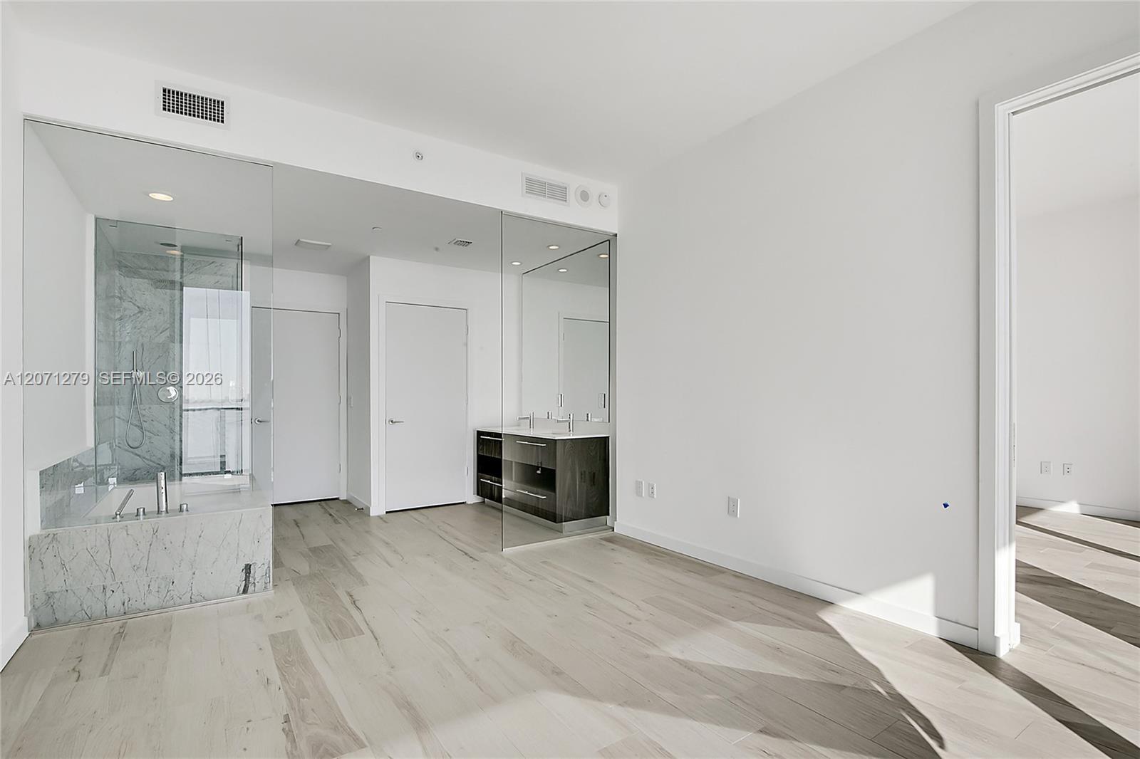 480 NE 31st St # 904 View 12
