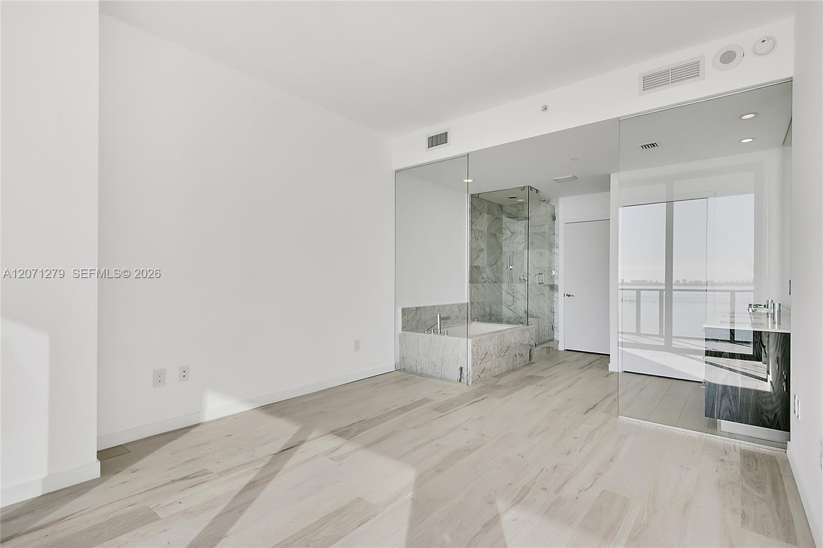 480 NE 31st St # 904 View 9