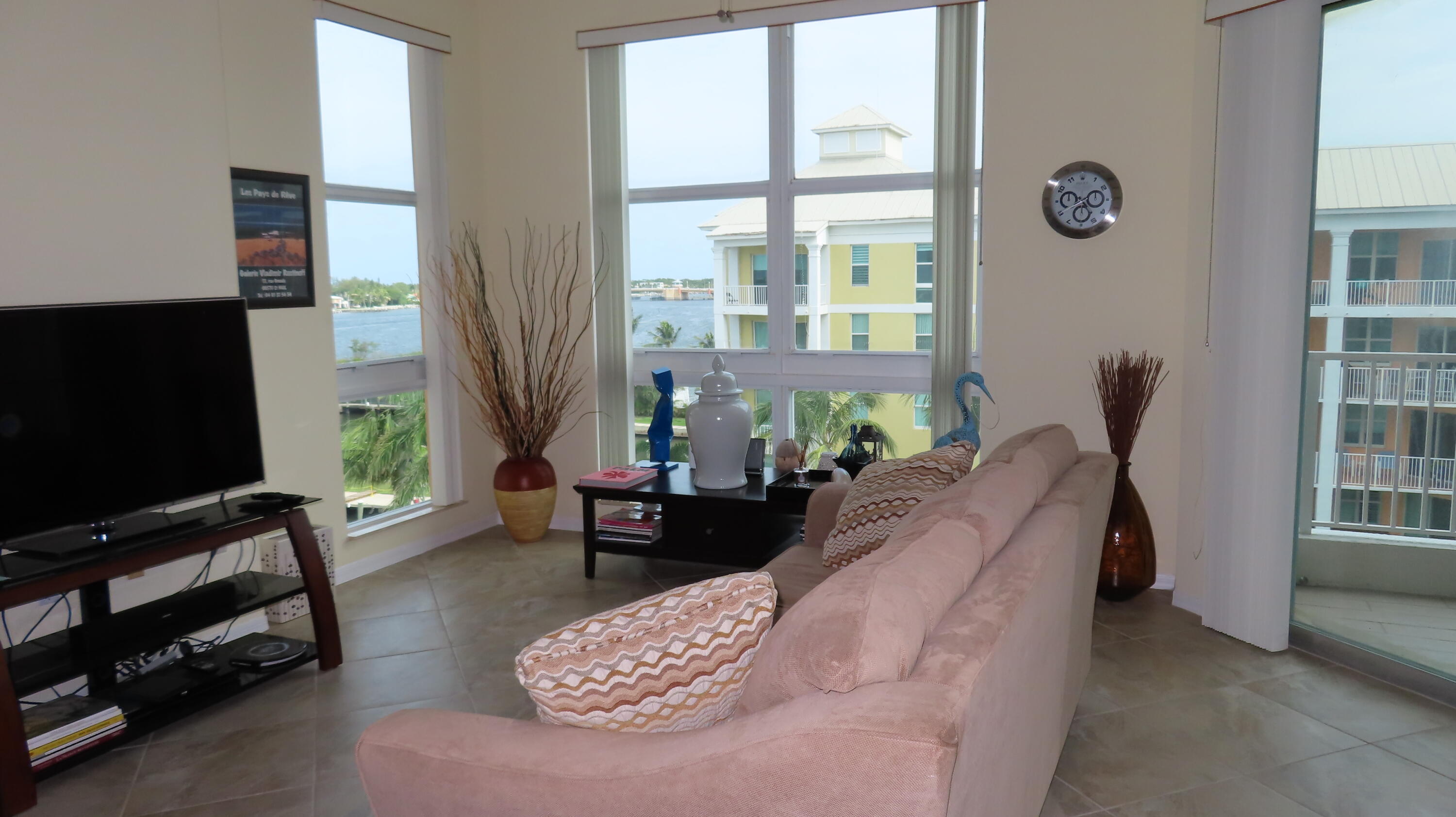 806 E WINDWARD Way # 604 — Photo 3