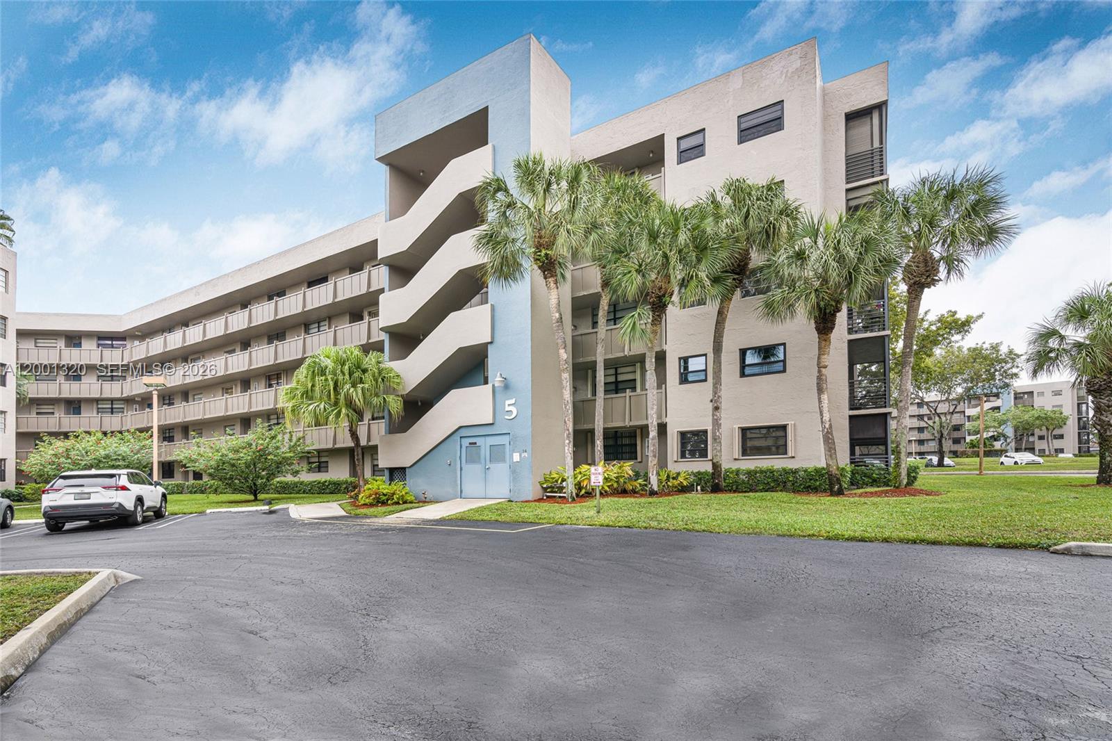 1001 Colony Point Cir # 503, Pembroke Pines FL 33026