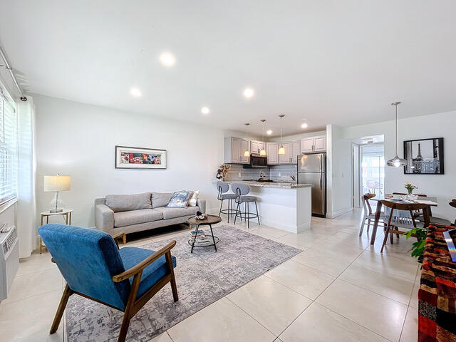 410 Chatham T, West Palm Beach FL 33417
