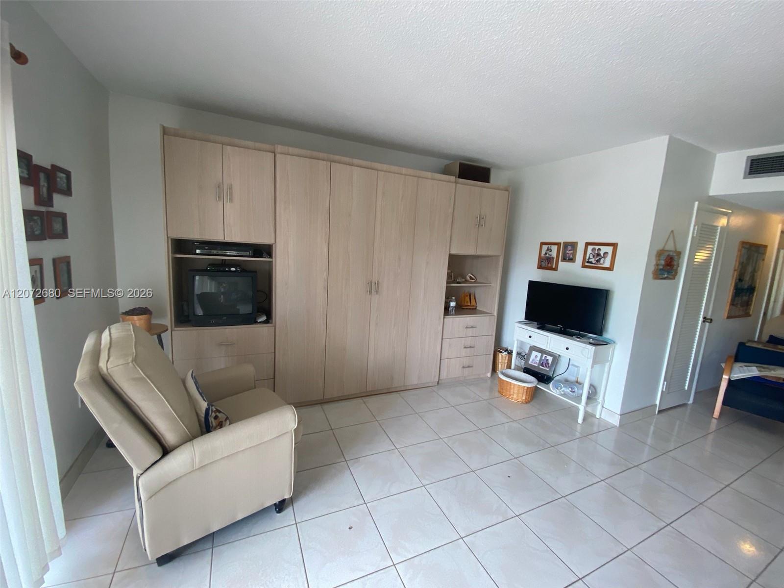 1965 S Ocean Dr — Photo 2