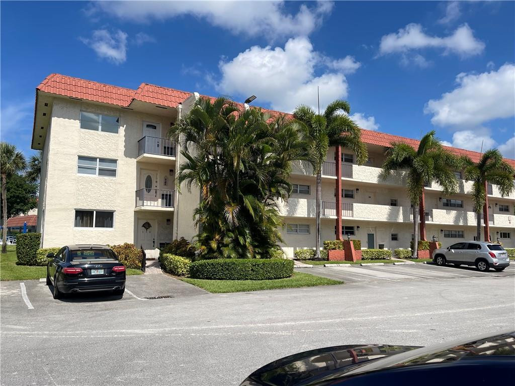 9410 N Hollybrook Lake Drive # 310, Pembroke Pines FL 33025