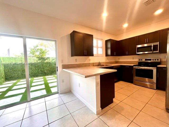 2606 SE 13th St — Photo 2
