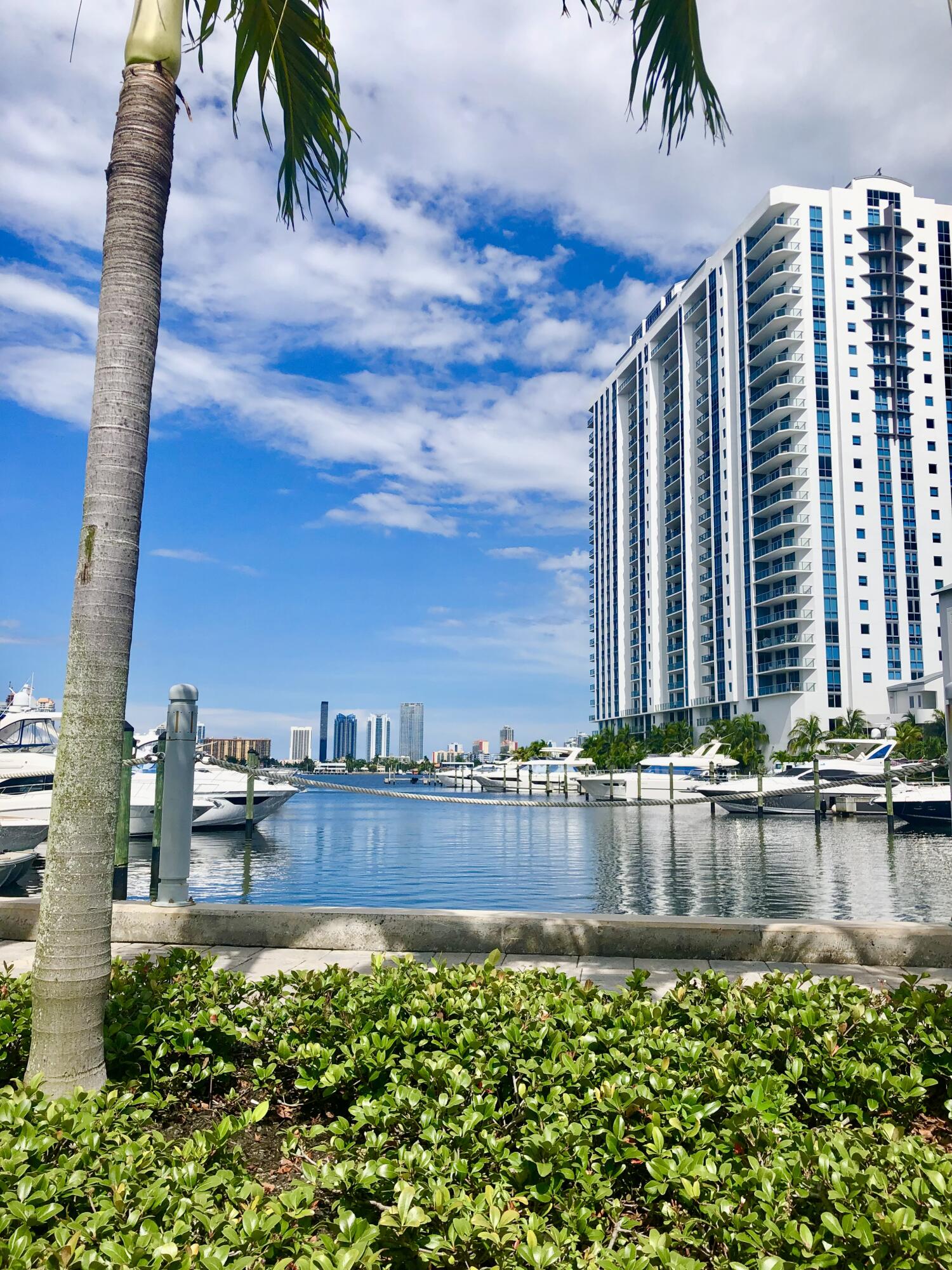 17111 BISCAYNE Boulevard # 1903 — Photo 2