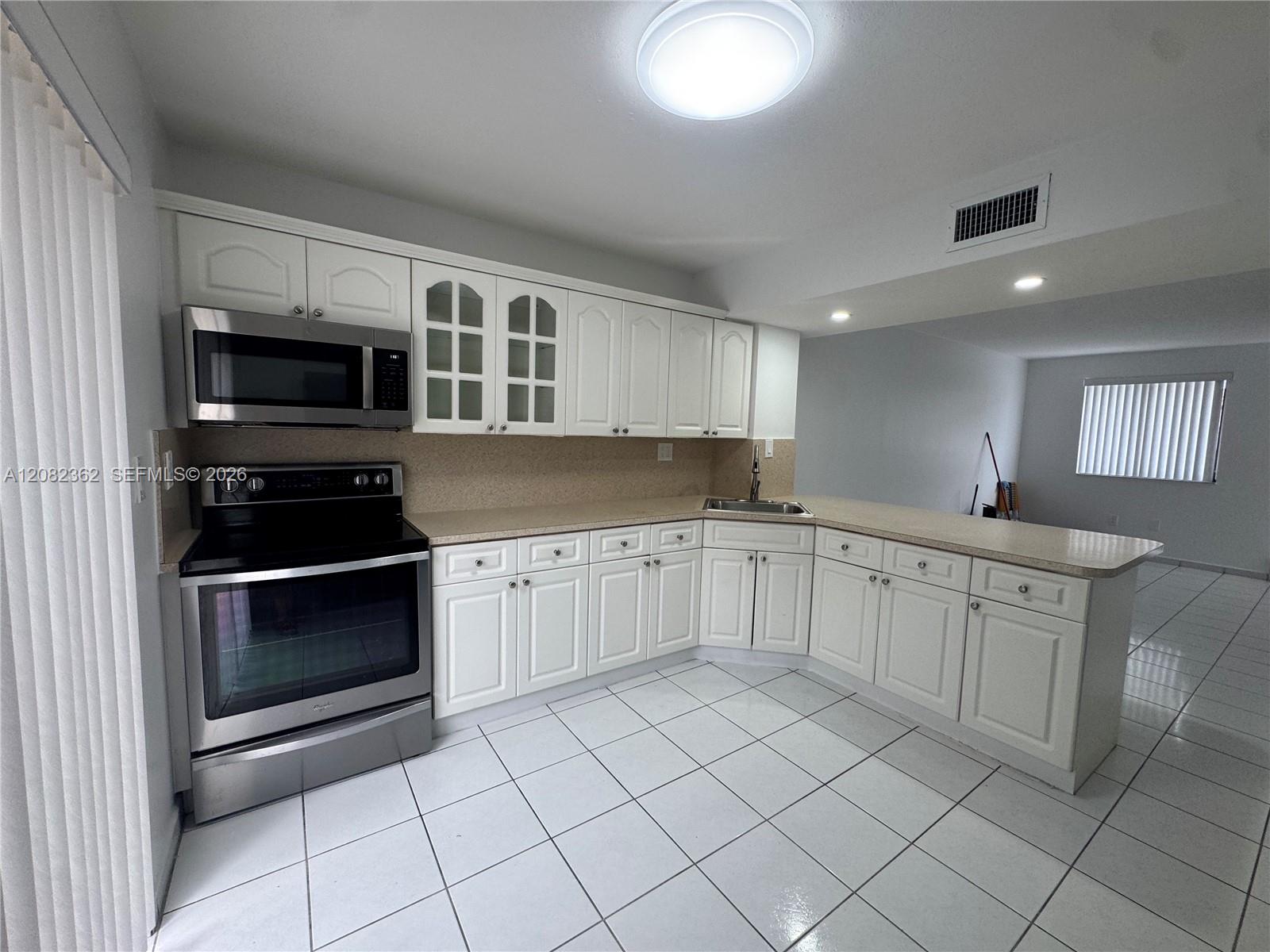 1907 SW 107th Ave # 807 — Photo 2