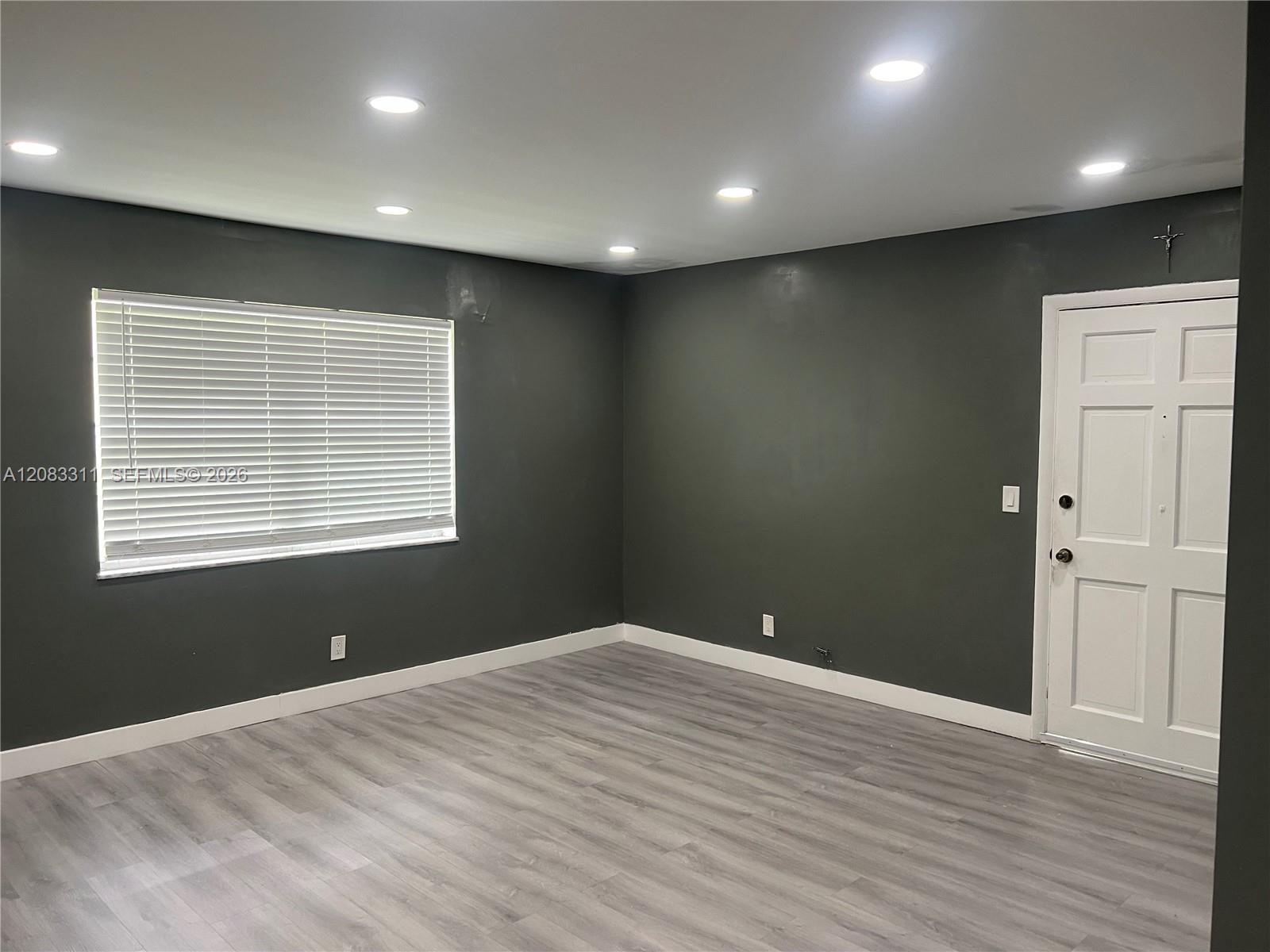 30 SE 4th Ave # 106, Hallandale Beach FL 33009
