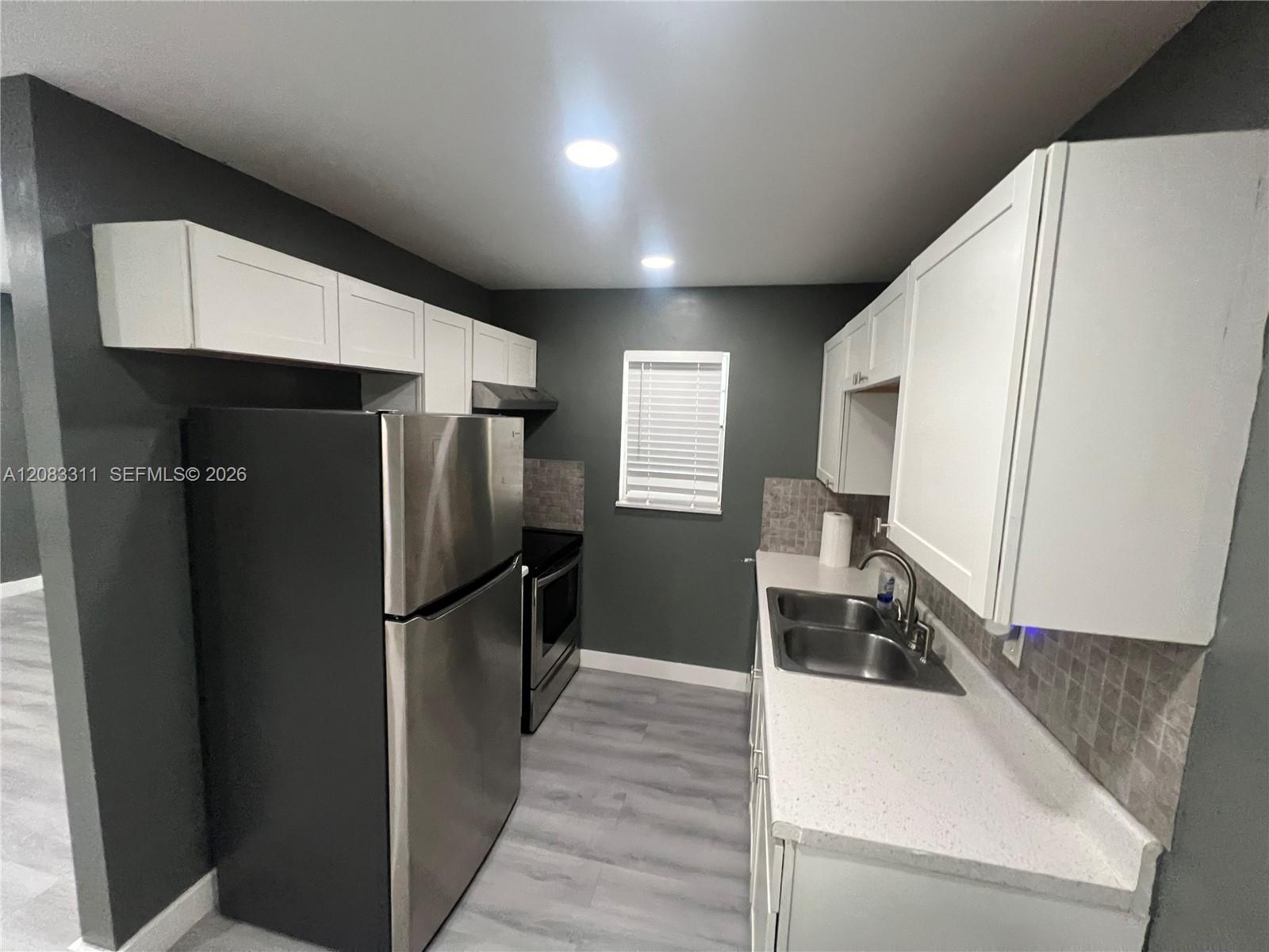 30 SE 4th Ave # 106 — Photo 3
