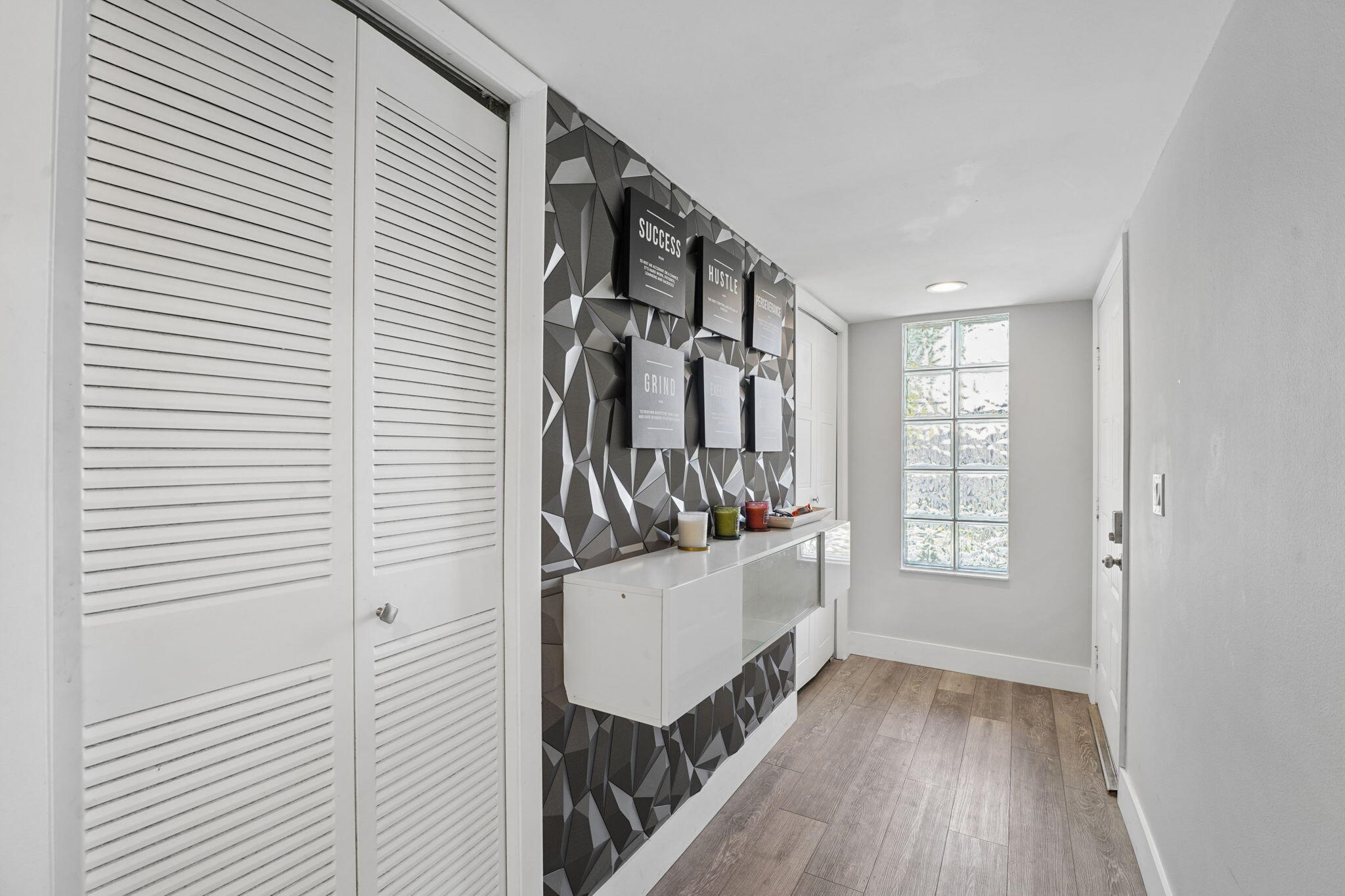 327 LAKEVIEW Drive # 203 — Photo 3