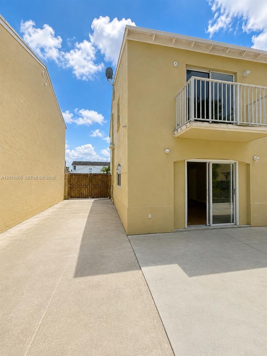 11981 SW 271st Ter — Photo 2