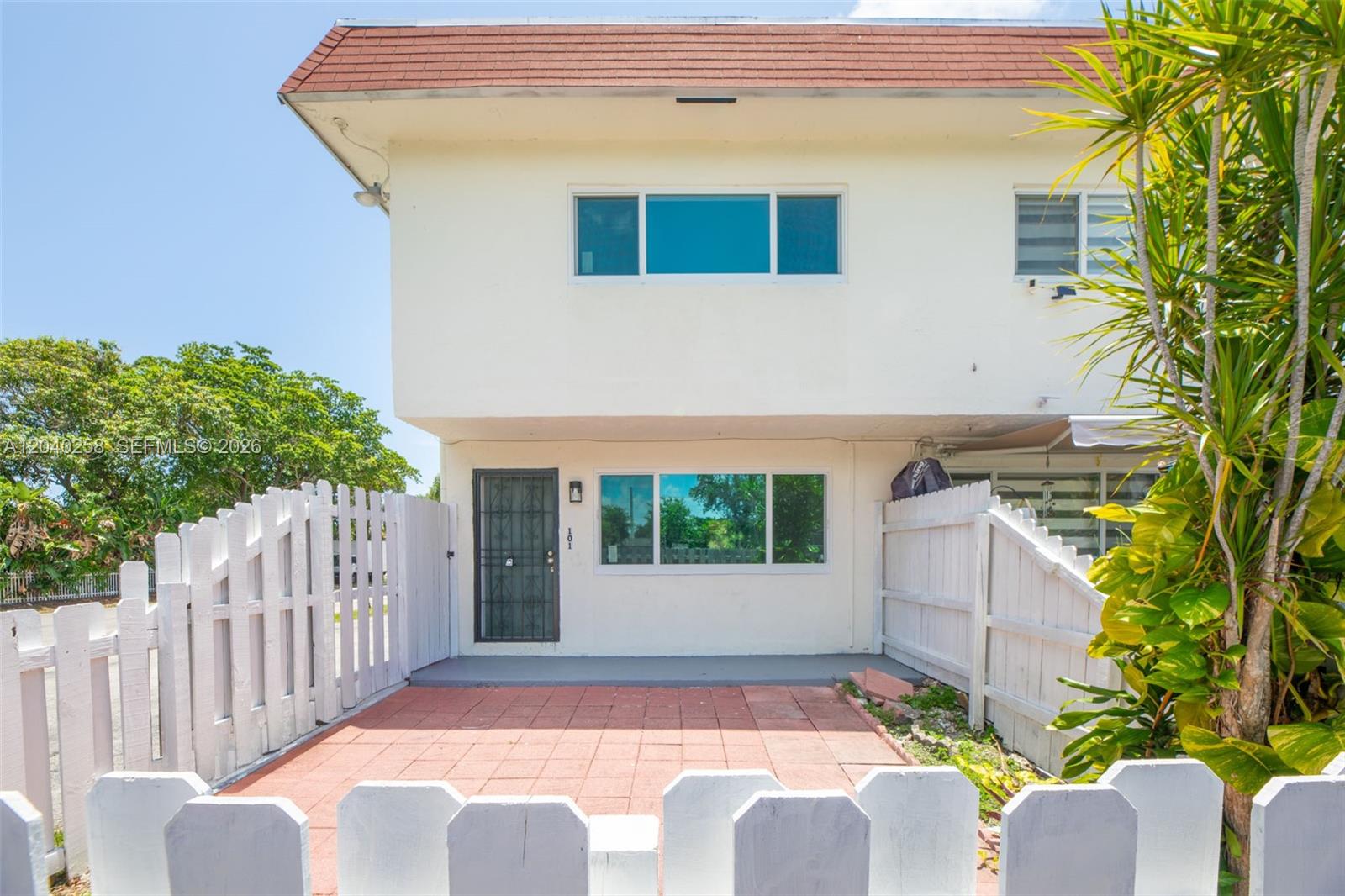 1450 NE 151st St # 101, Miami FL 33162