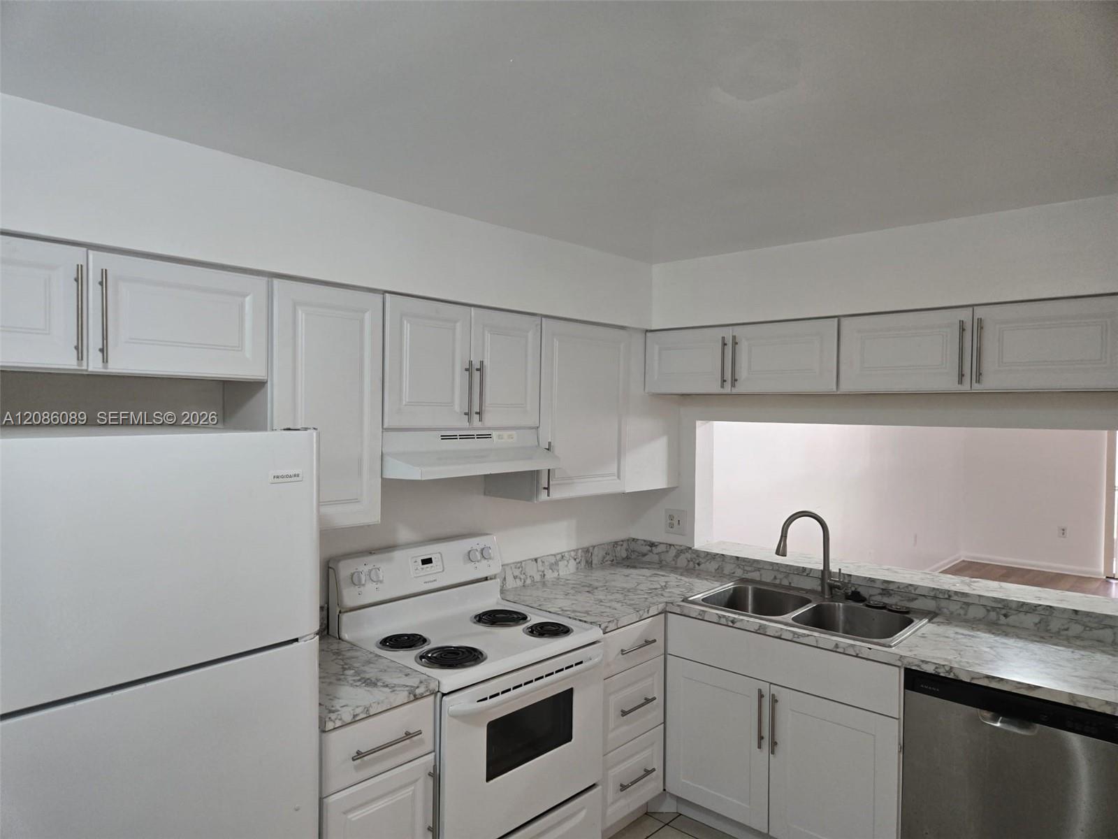 2257 SW 80th Ter # 0 — Photo 4