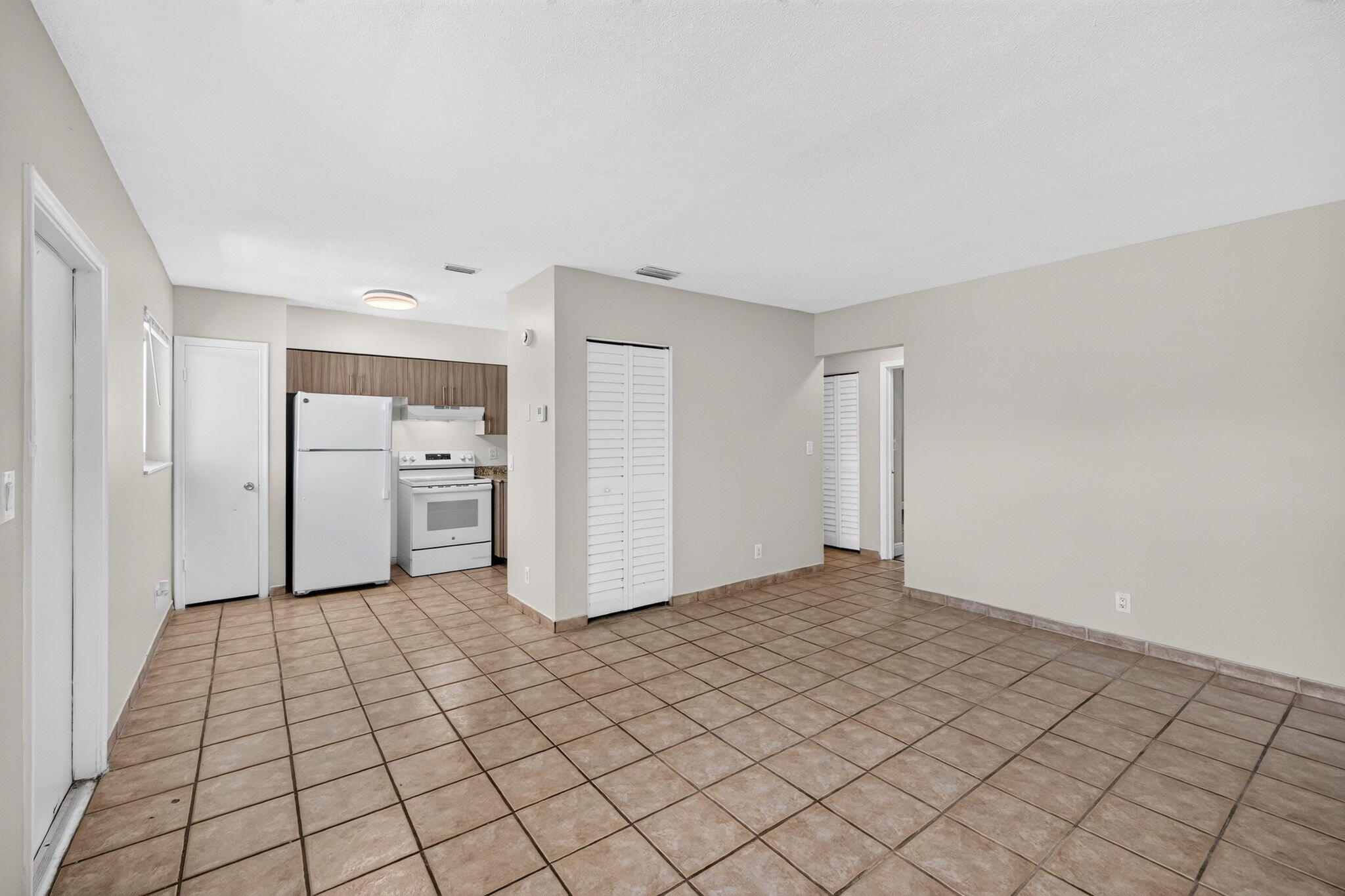 1007 W PROSPECT # 205 — Photo 2