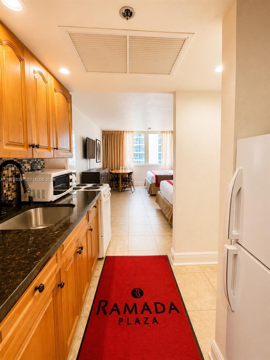 19201 Collins Ave # 828 — Photo 3