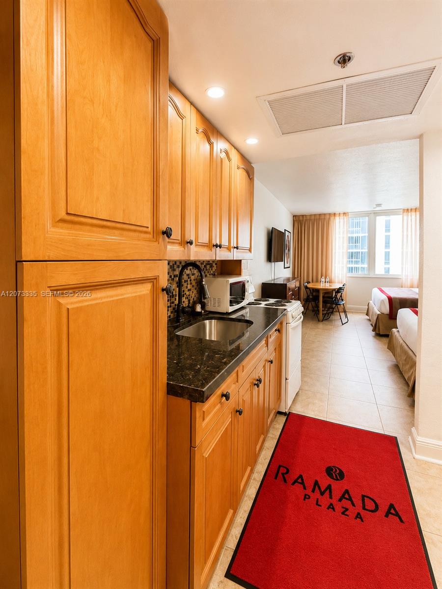 19201 Collins Ave # 828 — Photo 4