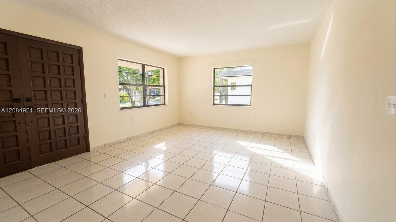 2820 SW 25th St # 2820 — Photo 2