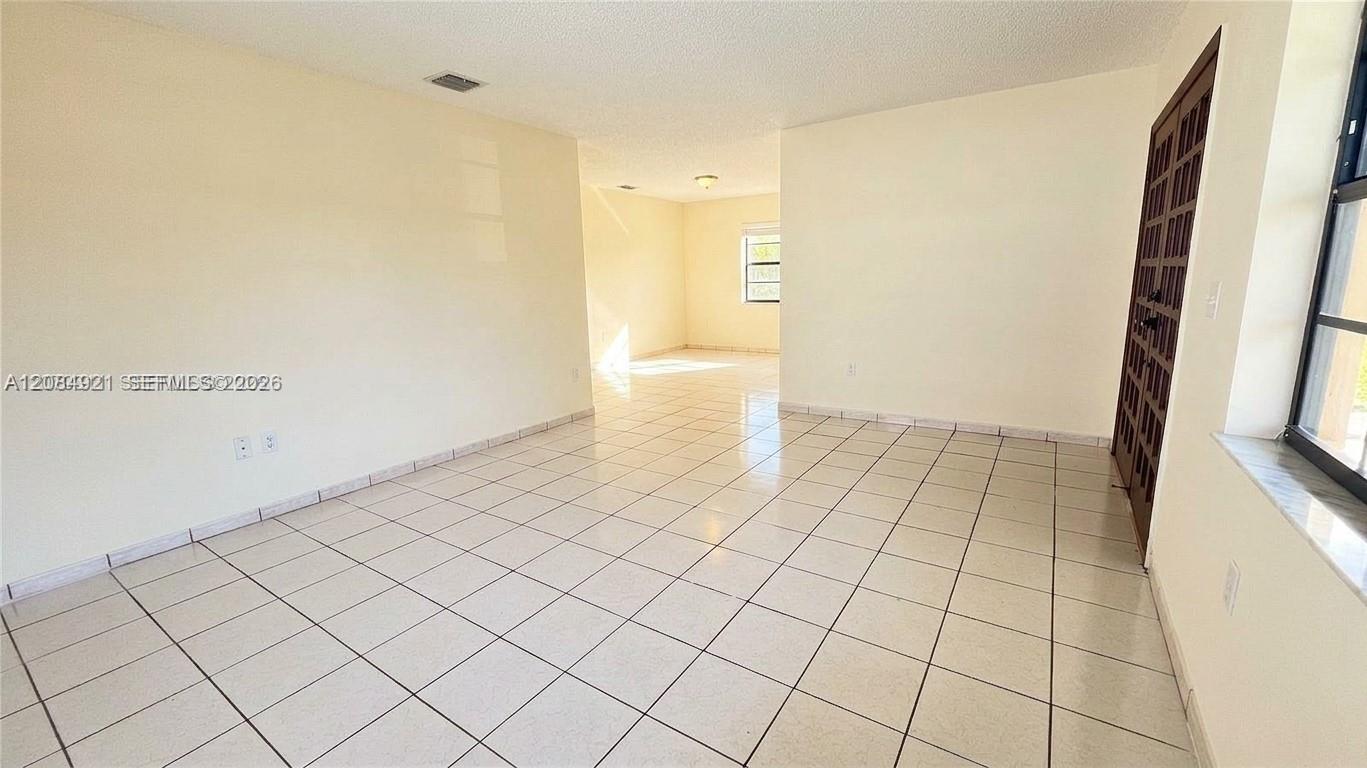 2820 SW 25th St # 2820 — Photo 3