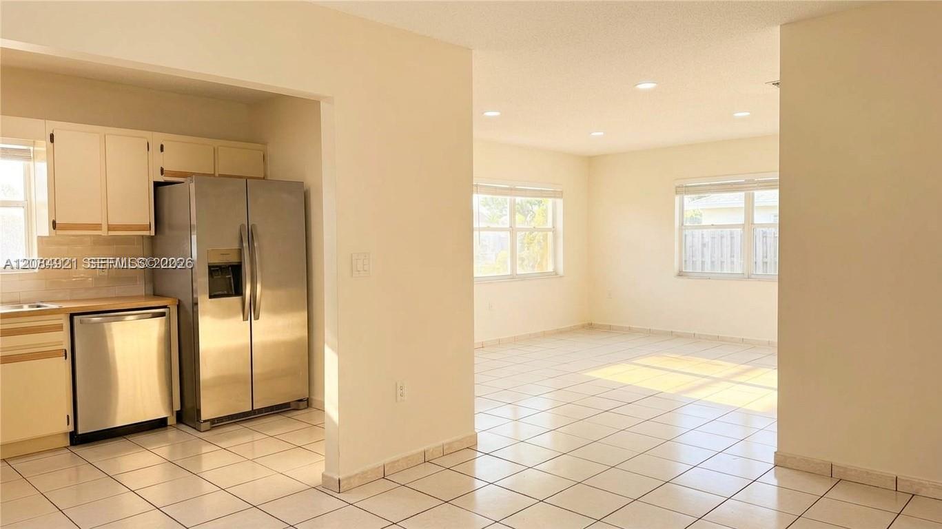 2820 SW 25th St # 2820 — Photo 5