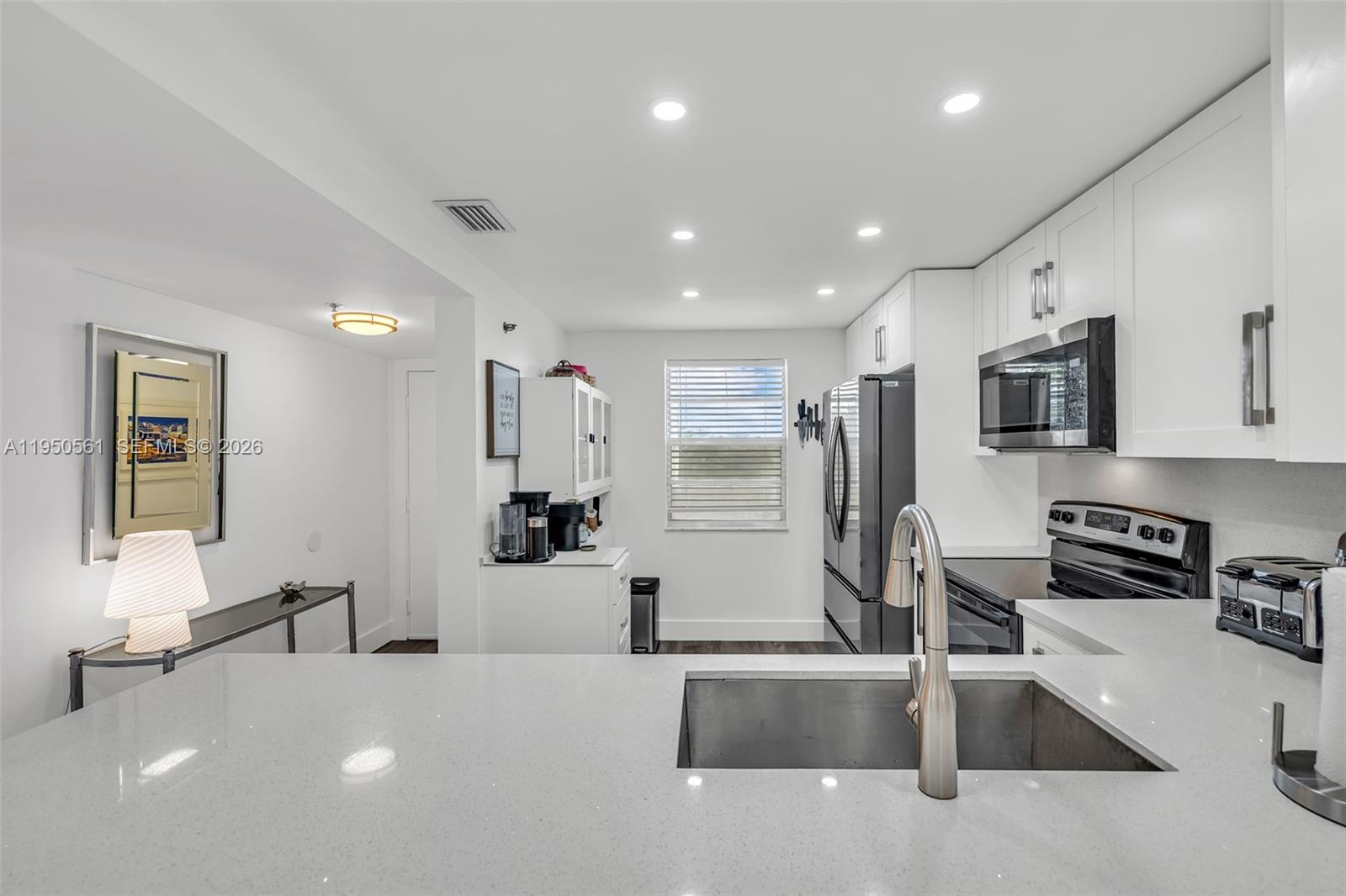 3910 Inverrary Blvd # B — Photo 2