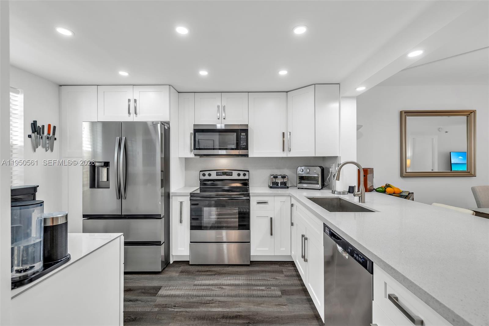 3910 Inverrary Blvd # B — Photo 4