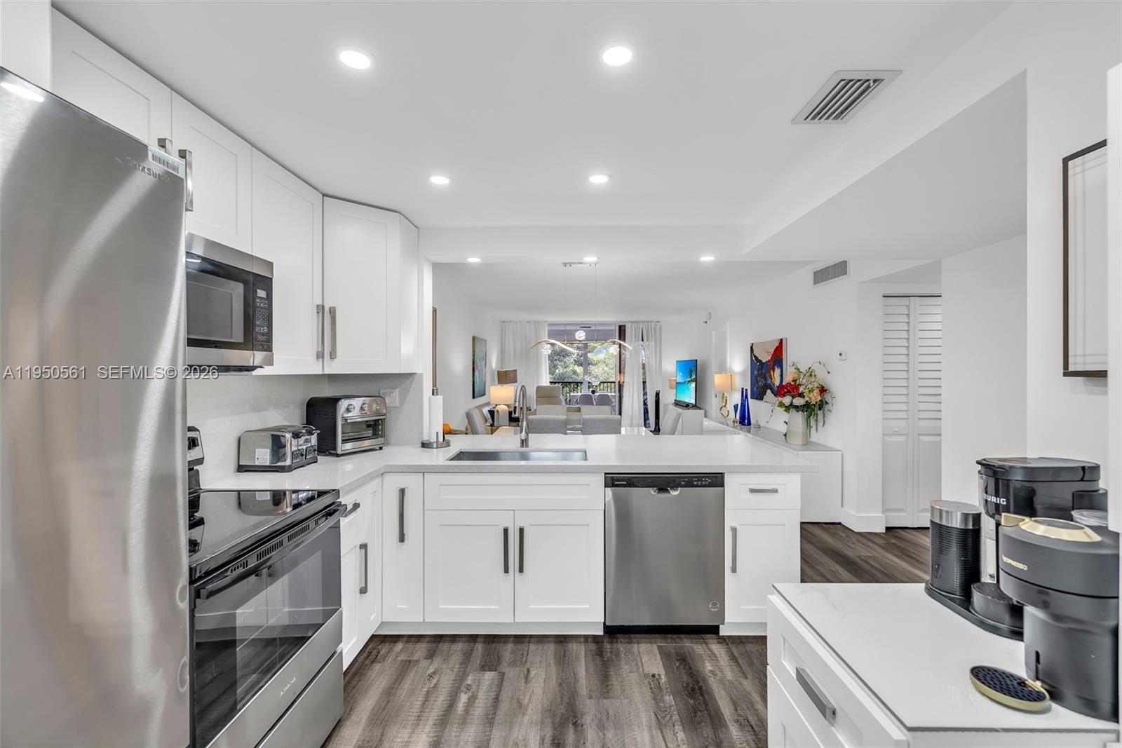 3910 Inverrary Blvd # B — Photo 5