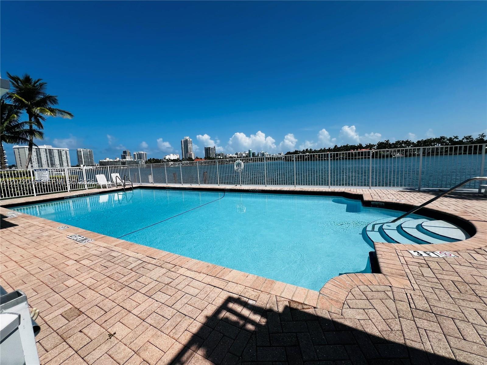 950 Bay Dr # 6 — Photo 2