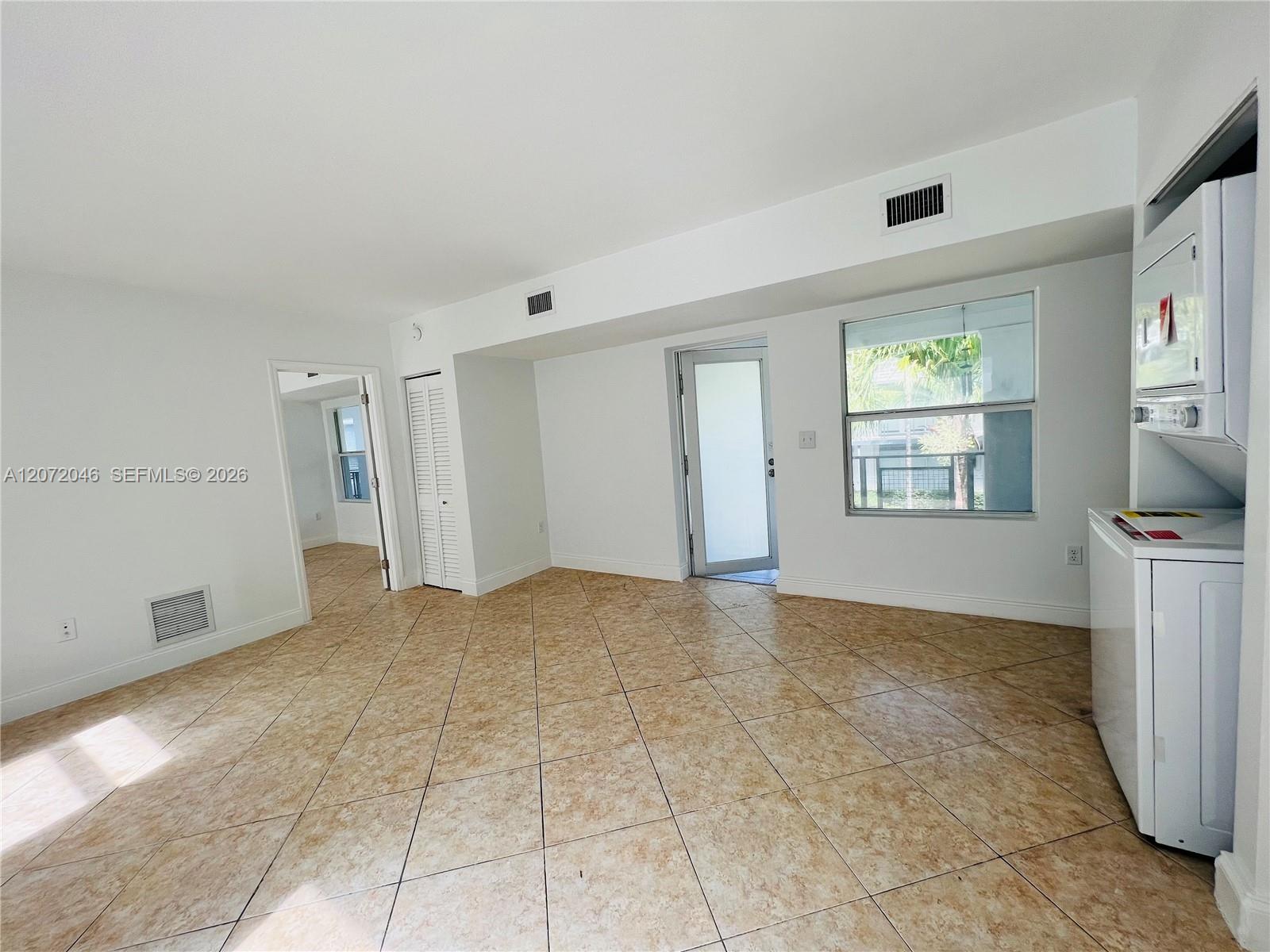 950 Bay Dr # 6 — Photo 4