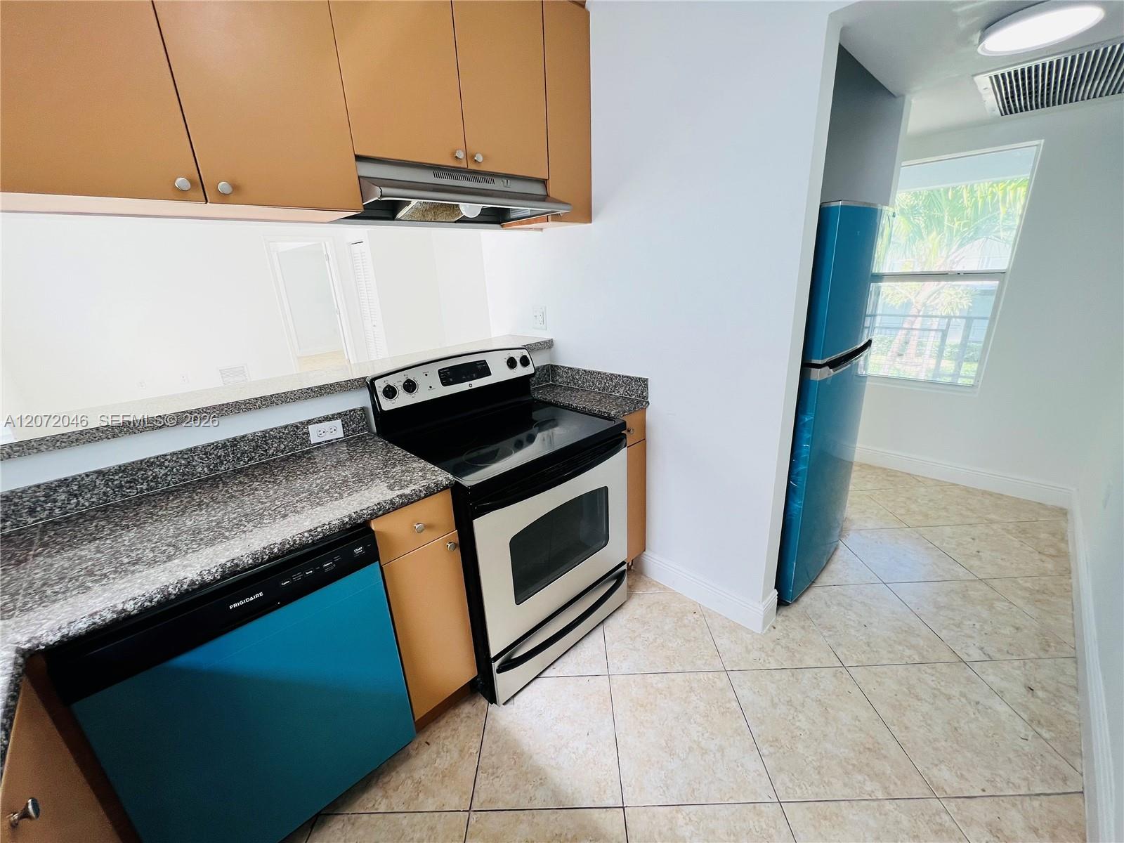 950 Bay Dr # 6 — Photo 5