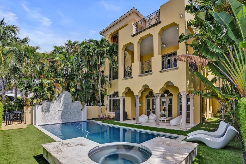 1516 Island Blvd, Aventura FL 33160