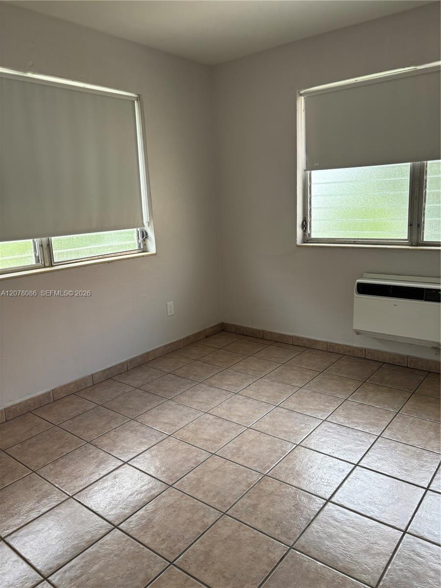 435 SW 5th Ave # 4 — Photo 2
