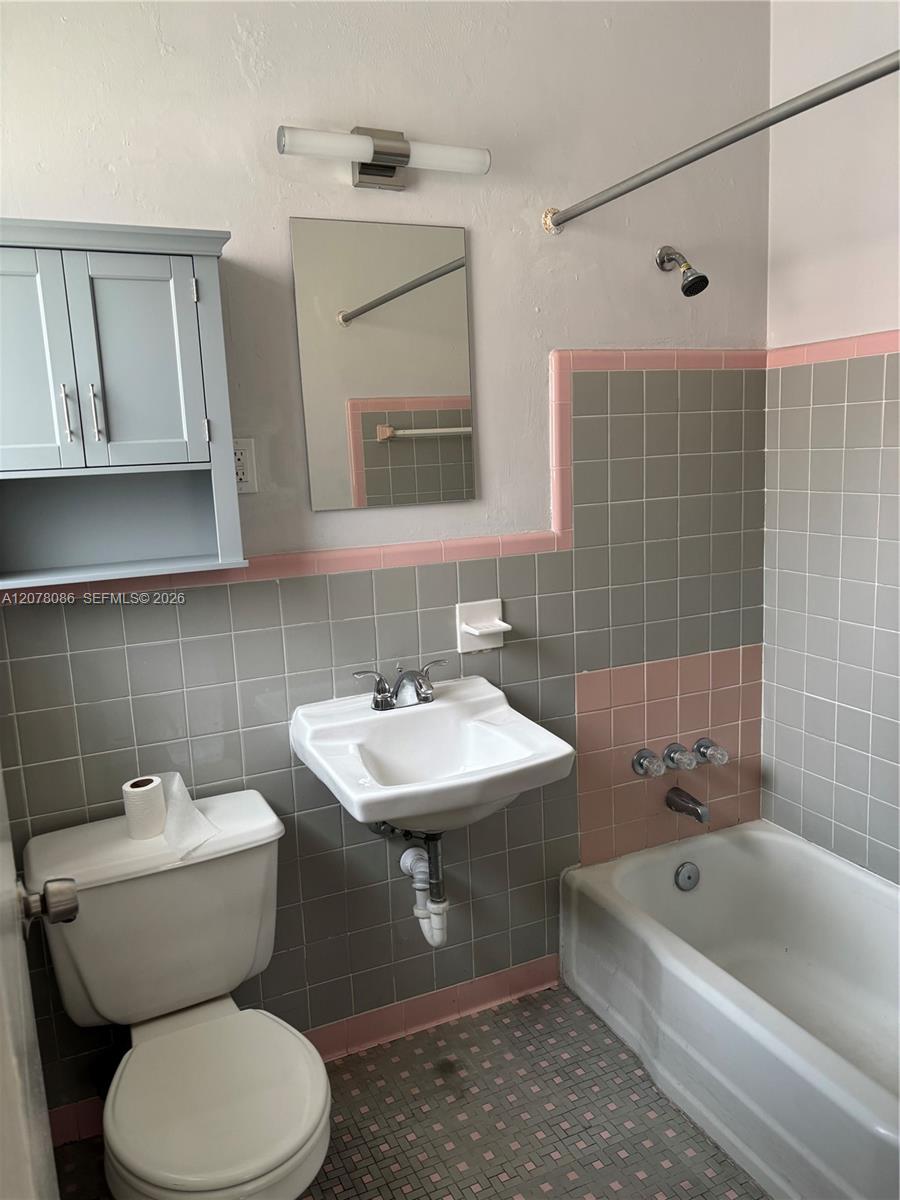 435 SW 5th Ave # 4 — Photo 5