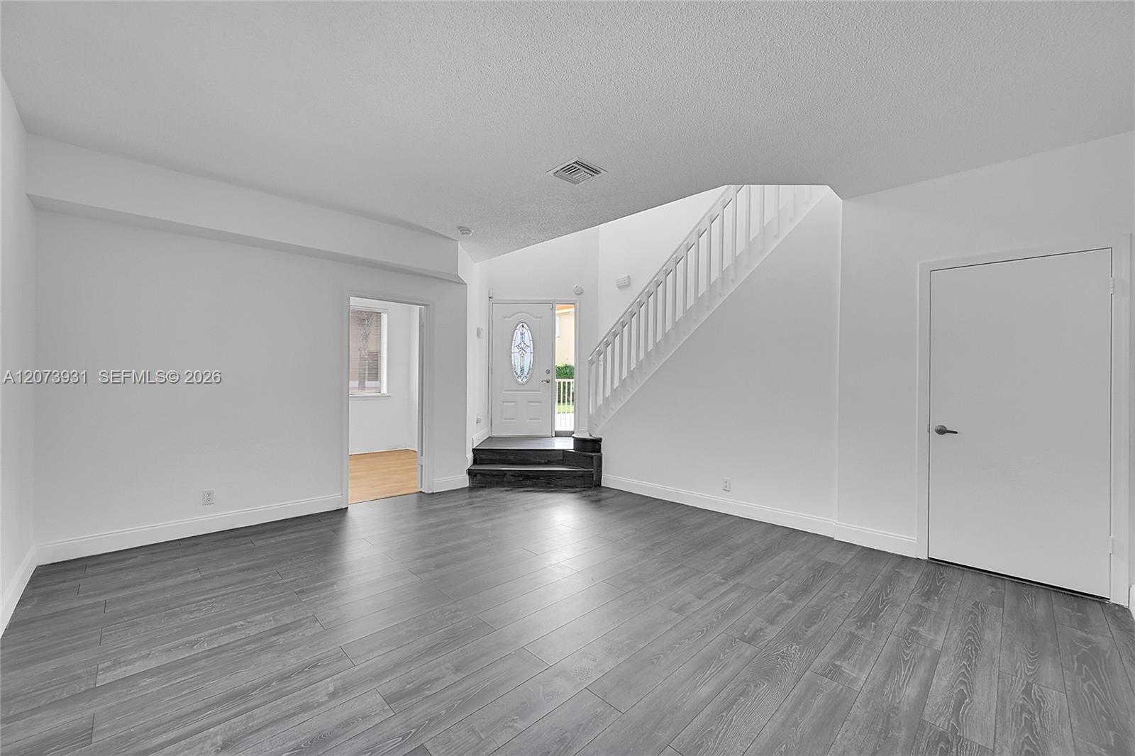 11201 Lakeview Dr # M — Photo 4