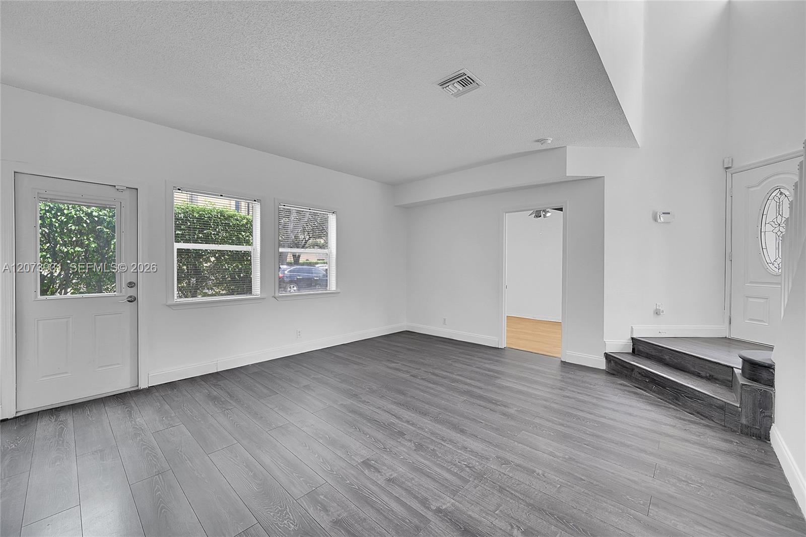 11201 Lakeview Dr # M — Photo 5