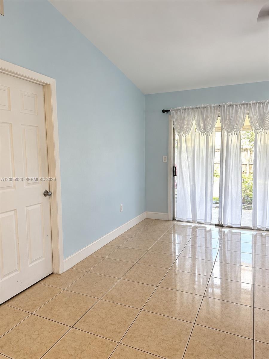 401 NW 43rd St — Photo 5