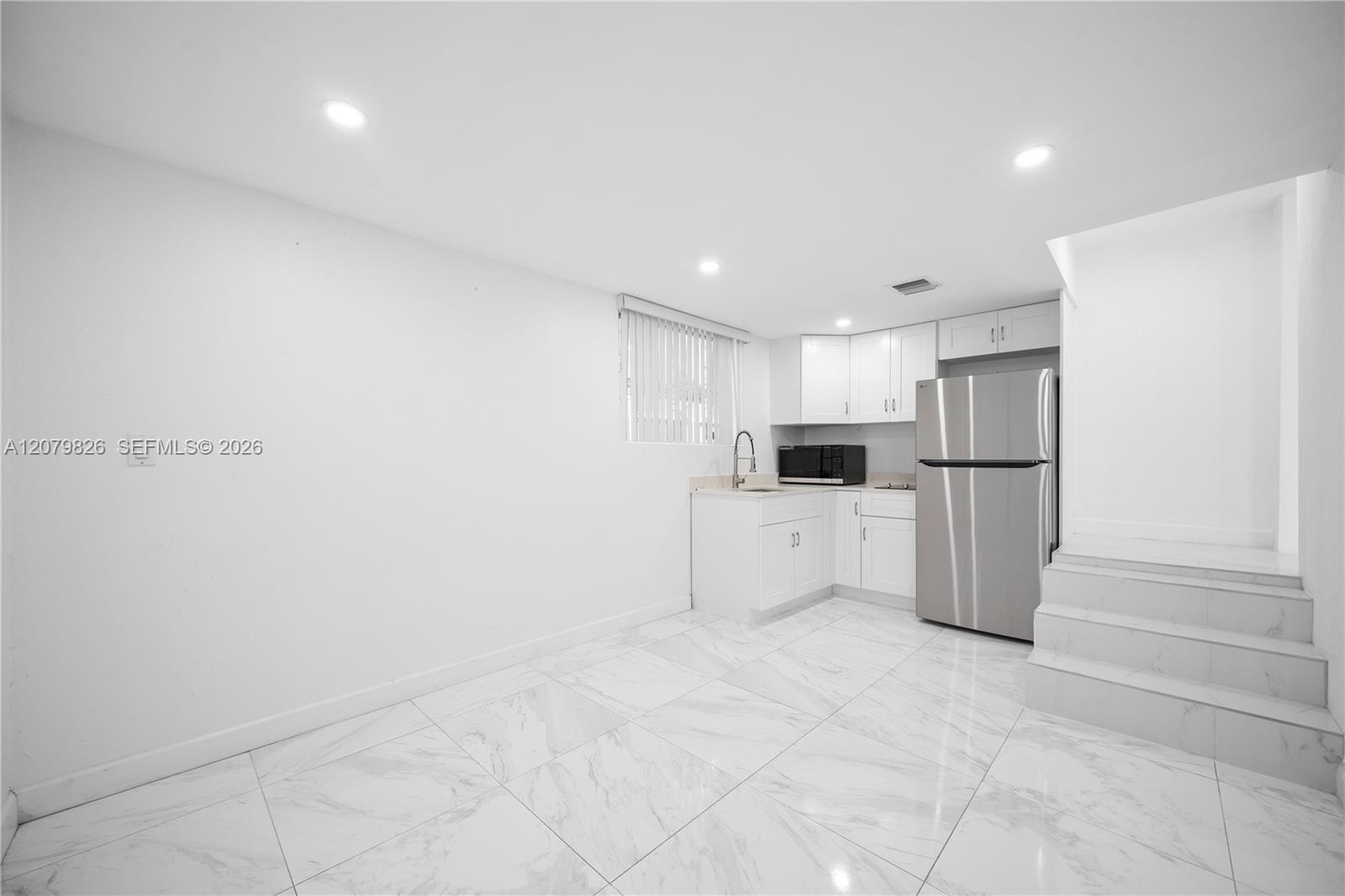 411 SW 34th Ave # 2 — Photo 5