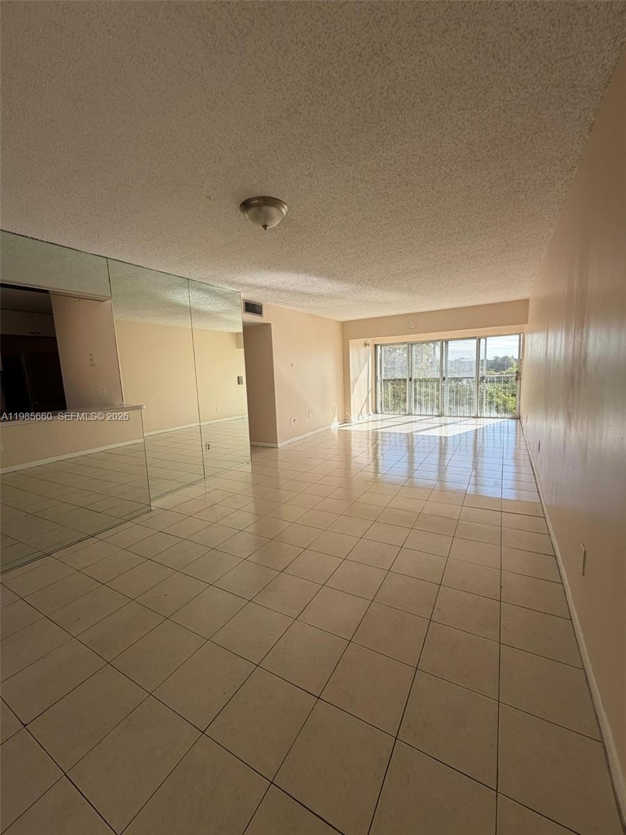 9180 Fontainebleau Blvd # 401, Miami FL 33172