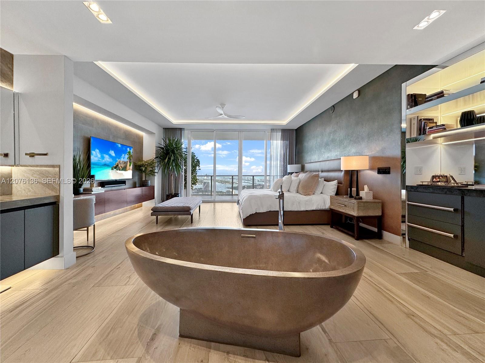 2020 N Bayshore Dr # 4104 — Photo 4