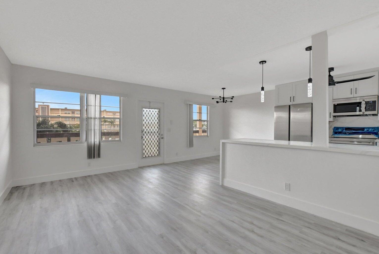 2053 Wolverton C — Photo 4